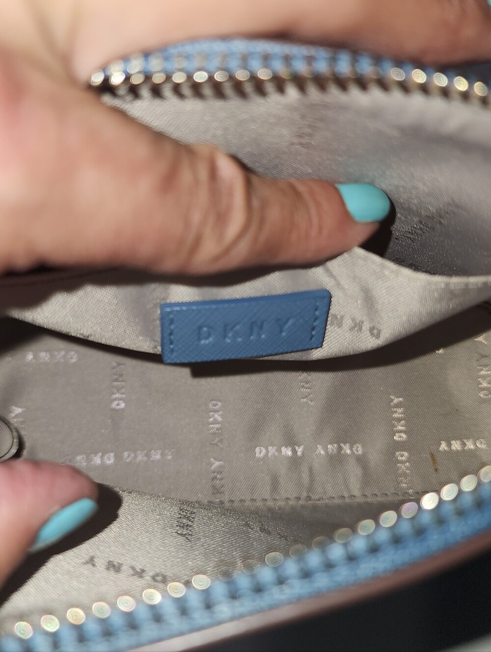 DKNY Ombre Blue/White Pouch - Picture 10 of 11